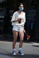 Scout Willis - making a stop at her local Coffee Bean & Tee in Los Feliz, 6/12/2020