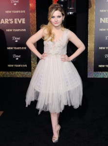 HOLLYWOOD, CA - DECEMBER 05:  Actress Abigail Breslin arrives at the Los Angeles Premiere "New Year'