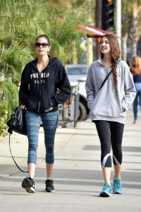 Teri Hatcher and her daughter in Tights 10